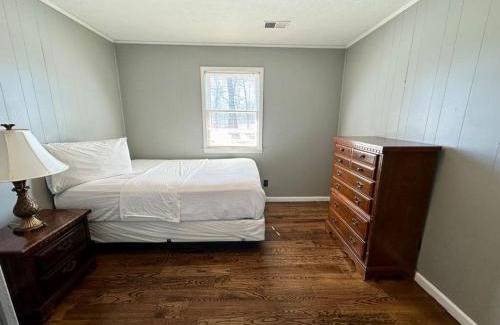 Nancy House | Cottage 17- Lees Ford Marina