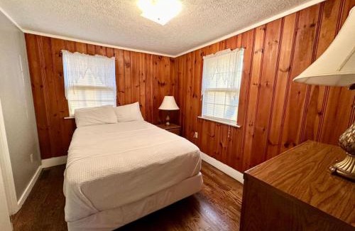 Nancy House | Cottage 2 Lees Ford Marina