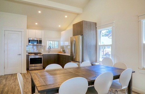 Wainfleet Cottage | Cottage 3: Beachfront Cottage Escape