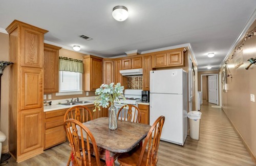 Langston Cabin | Cottage #3 Fisherman's Landing/2-Bed Fishing Cottage w/Covered Boat Shelter"