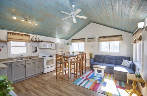 Hamilton House | Cottage #3 · Lake Haven Beach Resort
