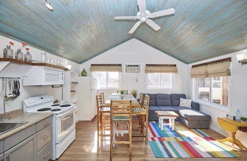 Hamilton House | Cottage #3 · Lake Haven Beach Resort