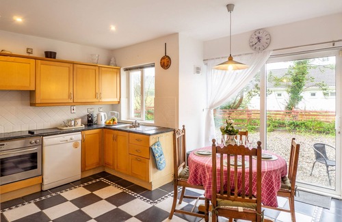 Clifden Cottage | Cottage 353 - Clifden - sleeps 3 guests in 2 bedrooms