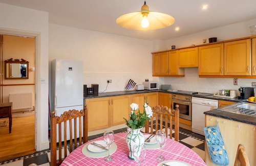 Clifden Cottage | Cottage 353 - Clifden - sleeps 3 guests in 2 bedrooms