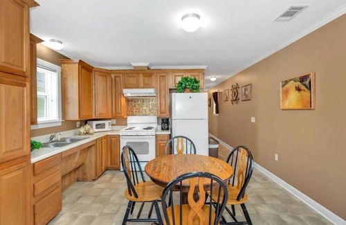 Langston Cabin | * Cottage #4 Fisherman's Landing *