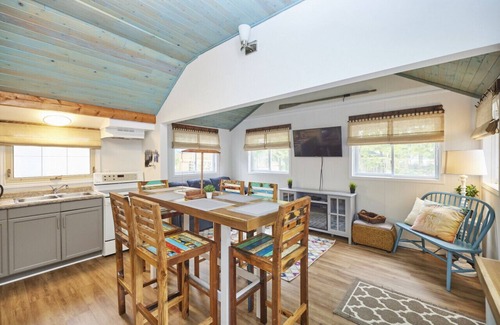 Wainfleet House | Cottage #4 · Lake Haven Beach Resort