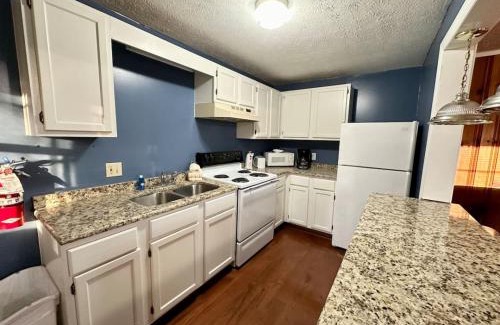 Nancy House | Cottage 4- Lees Ford Marina