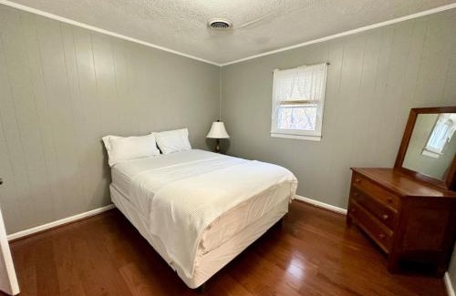 Nancy House | Cottage 4- Lees Ford Marina