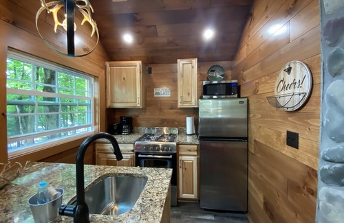 Old Forge Cottage | Cottage “6th Lake" 2 Bedroom Cottage at The Lakes Old Forge
