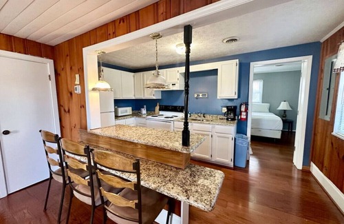 Nancy Cabin | Cottage 7- Lee’s Ford Marina