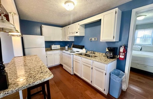 Nancy Cabin | Cottage 7- Lee’s Ford Marina
