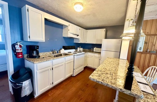 Nancy Cabin | Cottage 8- Lee’s Ford Marina