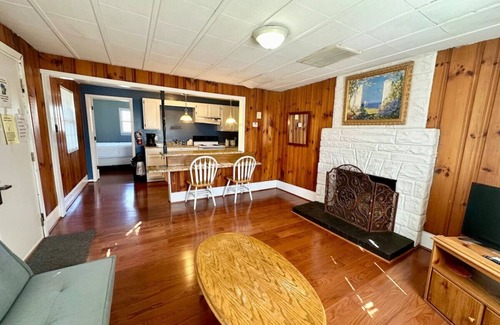 Nancy Cabin | Cottage 8- Lee’s Ford Marina