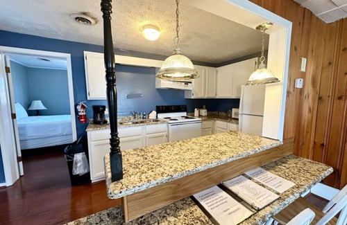 Nancy Cabin | Cottage 8- Lee’s Ford Marina
