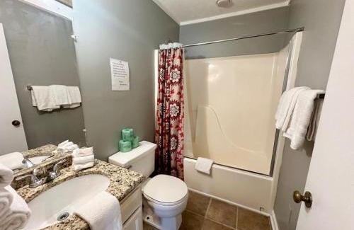 Nancy House | Cottage 9-Lees Ford Marina