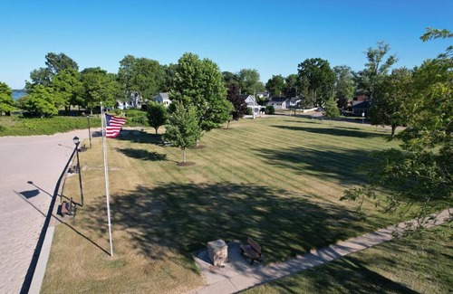 Huron House | Cottage at Old Homestead Beach.