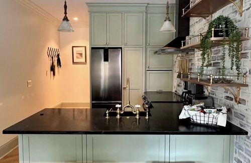 Metropolitan House | Cottage at Verdant House - Starland Arts District in Dtwn Savannah, Pets Welcome