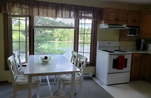 L'Amable House | Cottage by The Lake