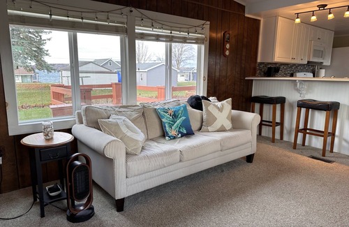 Cape Vincent House | Cottage by the River - Pet OK, Marinas & Swimming nearby.