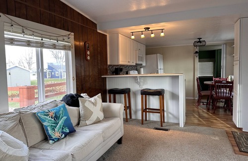 Cape Vincent House | Cottage by the River - Pet OK, Marinas & Swimming nearby.