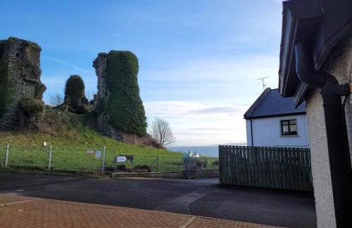 Greencastle House | Cottage by the sea Greencastle