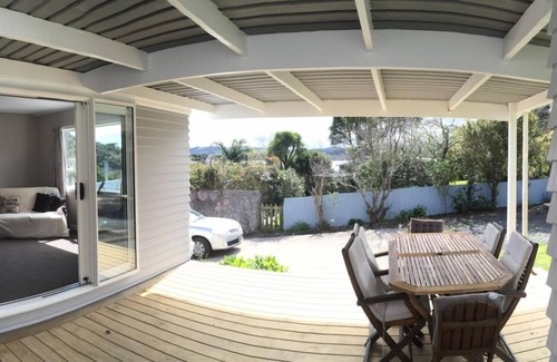 Raglan House | Cottage by the sea in Raglan