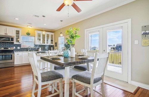 Indian Beach House | Cottage By The Sea | Pet Friendly, Covered Patio