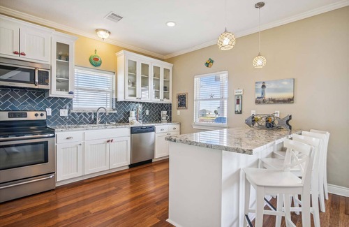 Indian Beach House | Cottage By The Sea | Pet Friendly, Covered Patio