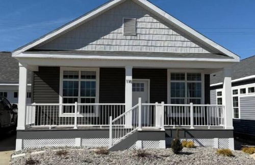 Marblehead House | Cottage By the Lake
