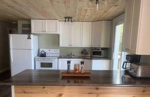 L'lle-du-College Cottage | Cottage on Beautiful Lake Temiskaming
