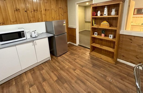 South Grafton House | Cottage Charm with Nearby Shopping