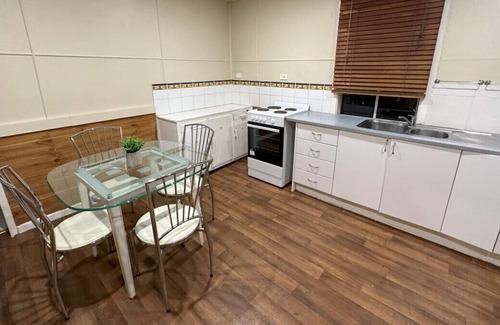 South Grafton House | Cottage Charm with Nearby Shopping