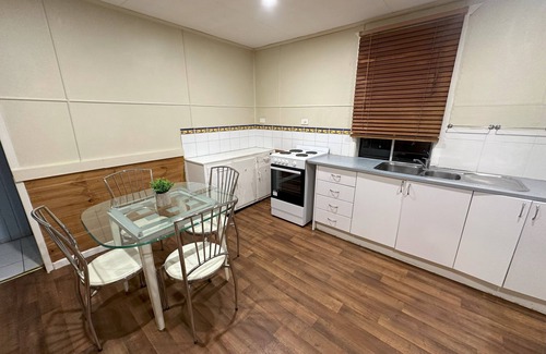 South Grafton House | Cottage Charm with Nearby Shopping