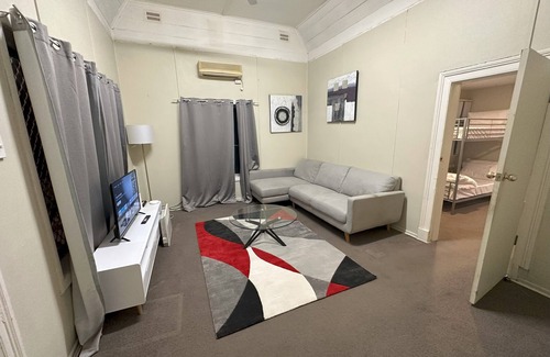 South Grafton House | Cottage Charm with Nearby Shopping