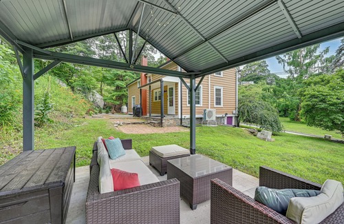 East Haddam House | Cottage-Chic Retreat < 1 Mi to Connecticut River!