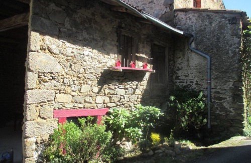Villeneuve-dʼAllier Cottage | Cottage Clément from 4 to 12 people