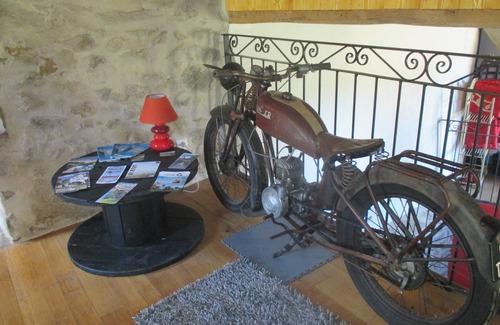 Villeneuve-dʼAllier Cottage | Cottage Clément from 4 to 12 people