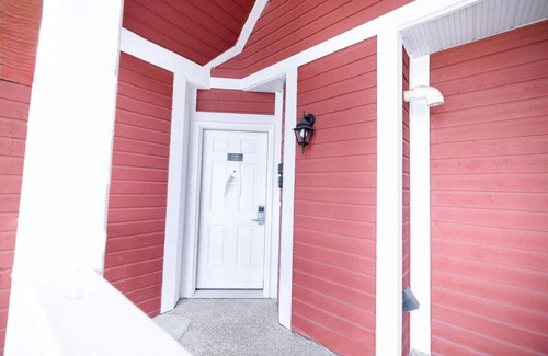 Oro-Medonte Condo | Cottage Cozy Haven king bed Suite - pullout couch.