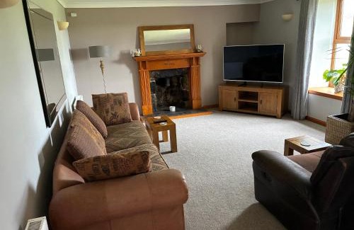 Huntly Ski Chalet | Cottage Farmhouse