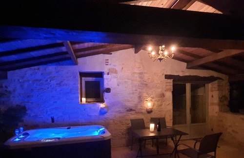 Serignac Cottage | Cottage for 2 in the countryside with private spa