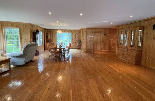 Stirling Cottage | Cottage Getaway with Indoor Pool