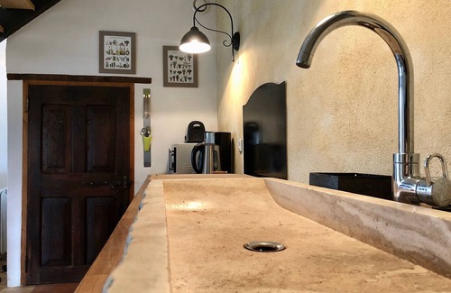 Apt House | Cottage in a restored Provencal farmhouse