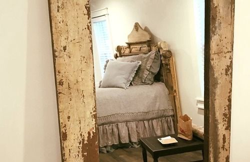 Eunice House | Cottage in Cajun Prairie Country - 35 mins from Lafayette