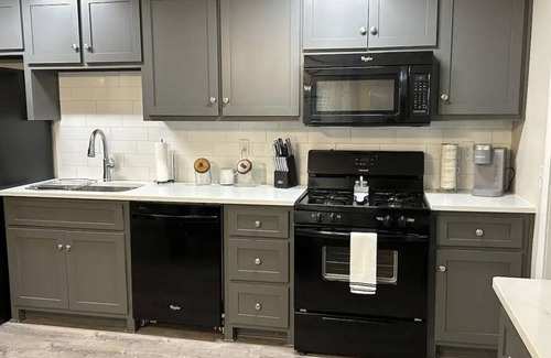 Northport House | Cottage in historic downtown Northport located just mins from the UA