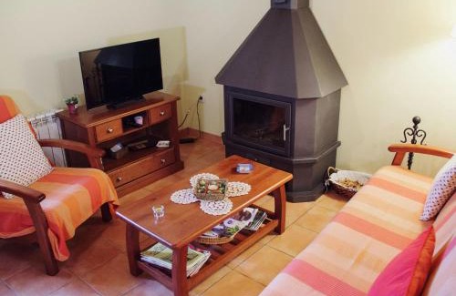Maians House | Cottage in Maians with Sea View & Pool
