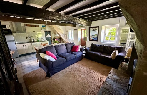 Montaigu-le-Blin Cottage | Cottage in Montaigu le Blin