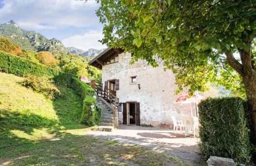 Idro House | Cottage in Parole near Forest and Lake
