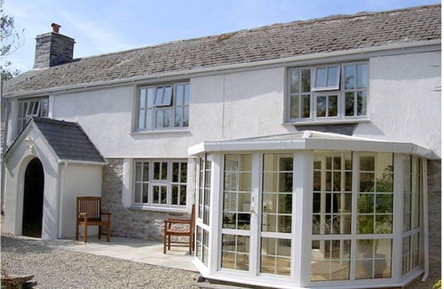 Aberdovey Cottage | Cottage in private woodland next to estuary, sleeps up to 9