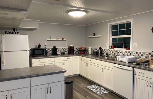 Jenkins Cottage | Cottage in the country, ideal for families.