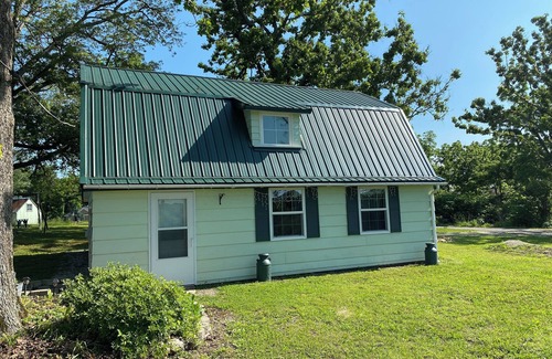 Jenkins Cottage | Cottage in the country, ideal for families.
